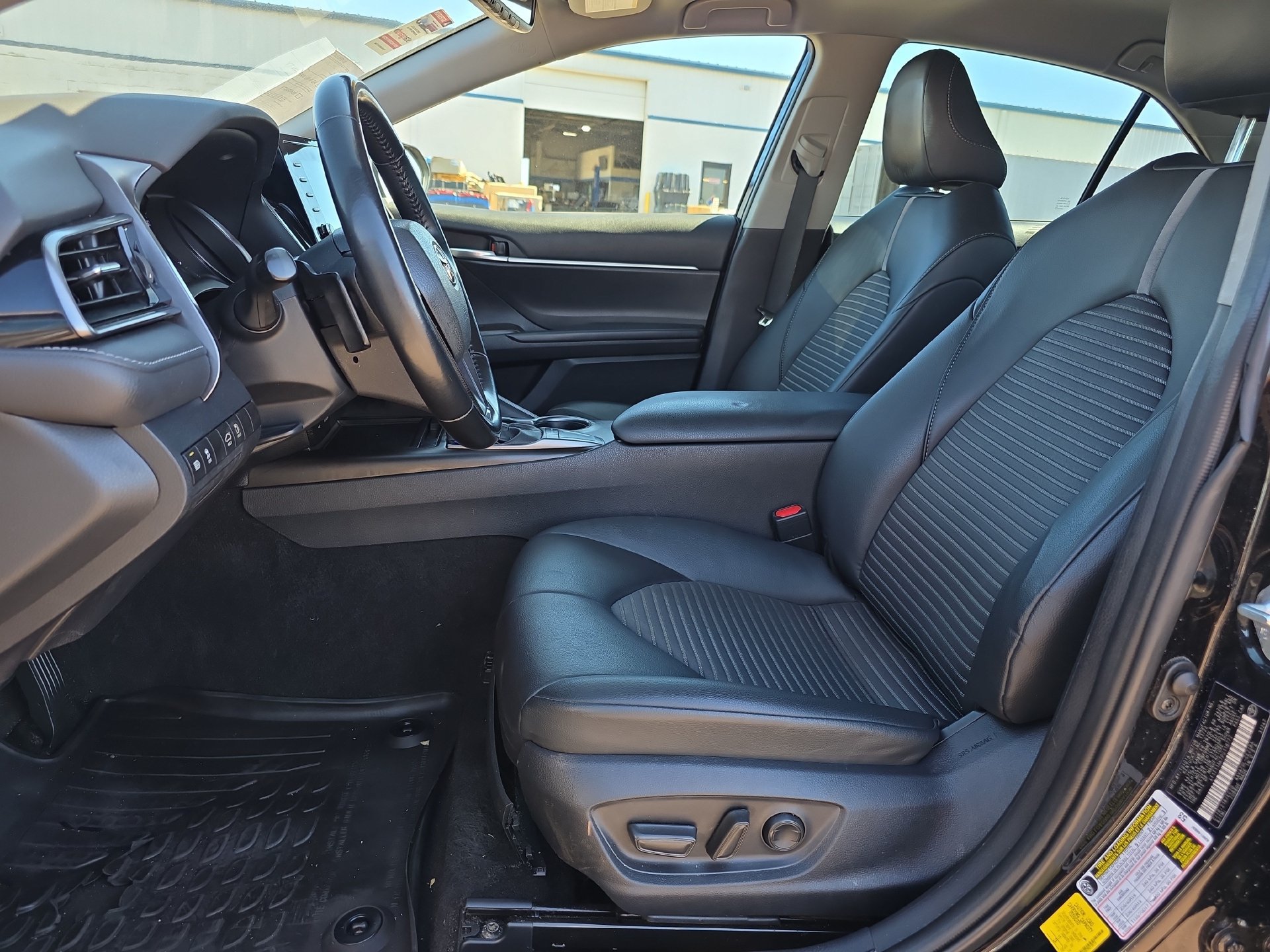 Used 2023 Toyota Camry SE w/ Convenience Package FWD image 9