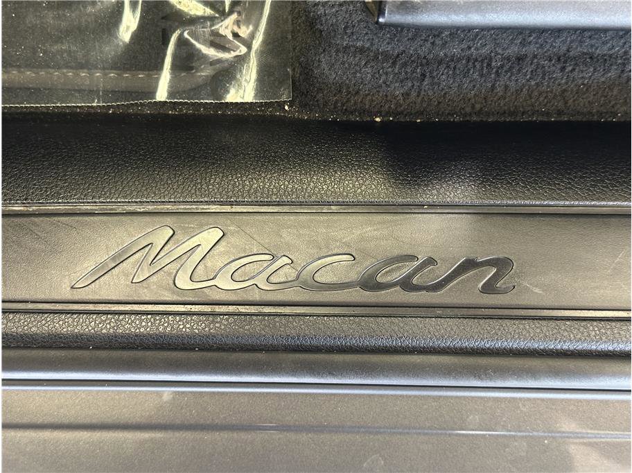 Used 2018 Porsche Macan Sport Edition image 14