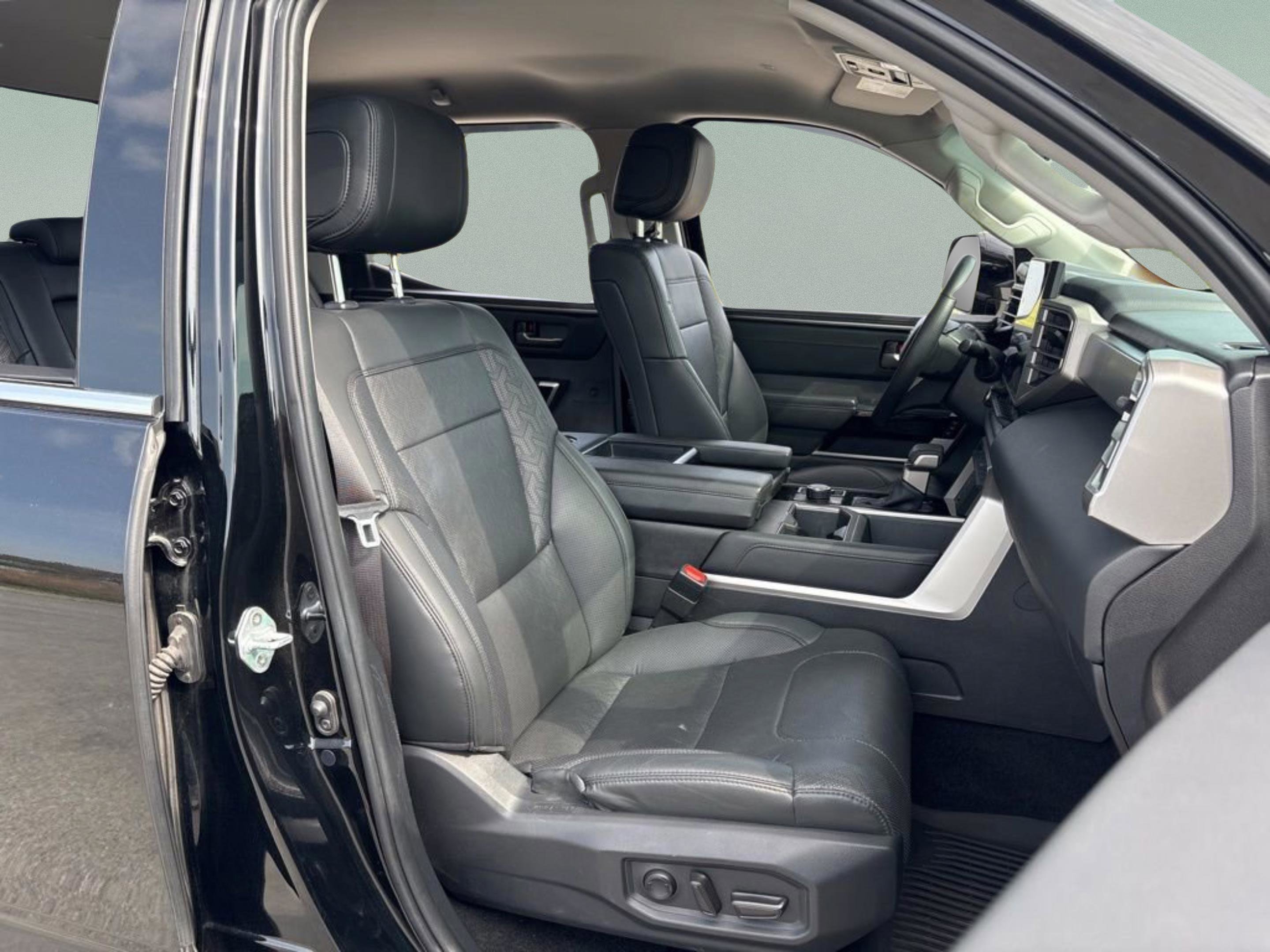 Used 2024 Toyota Tundra Limited image 32