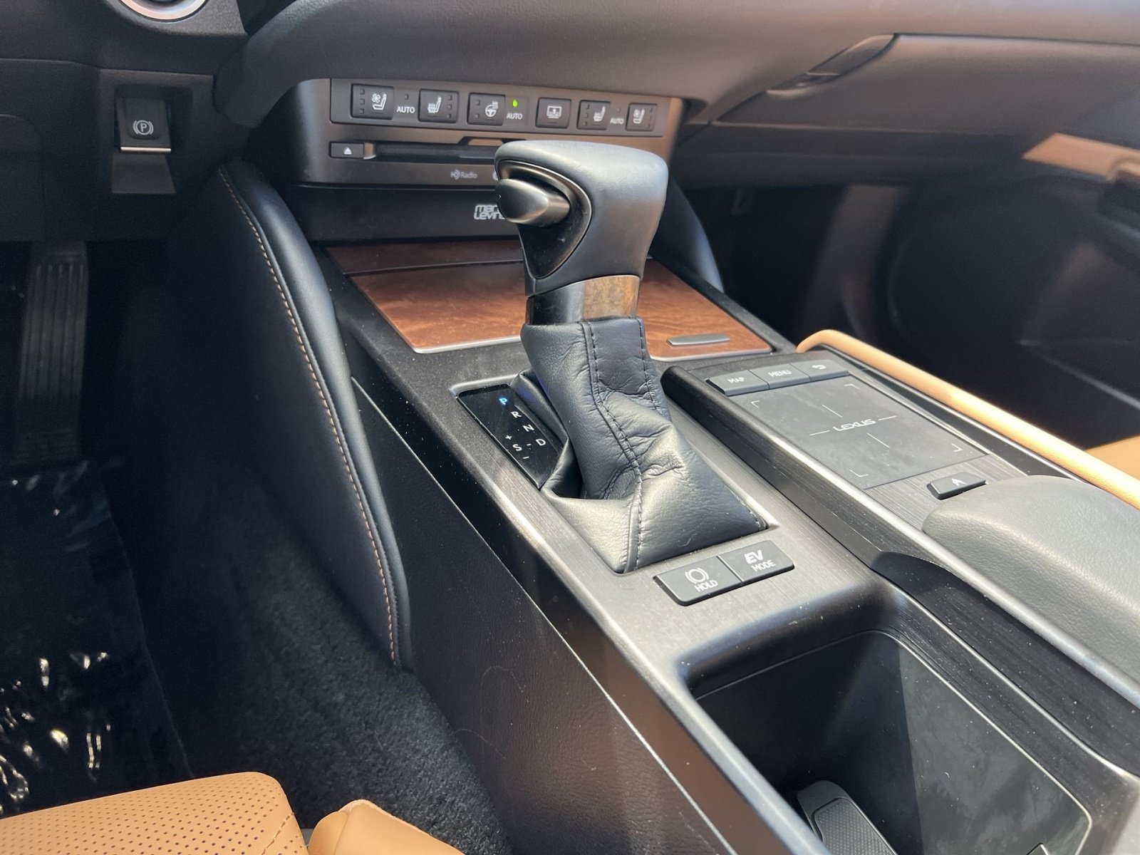 Used 2022 Lexus ES 300h w/ Accessory Package FWD image 22