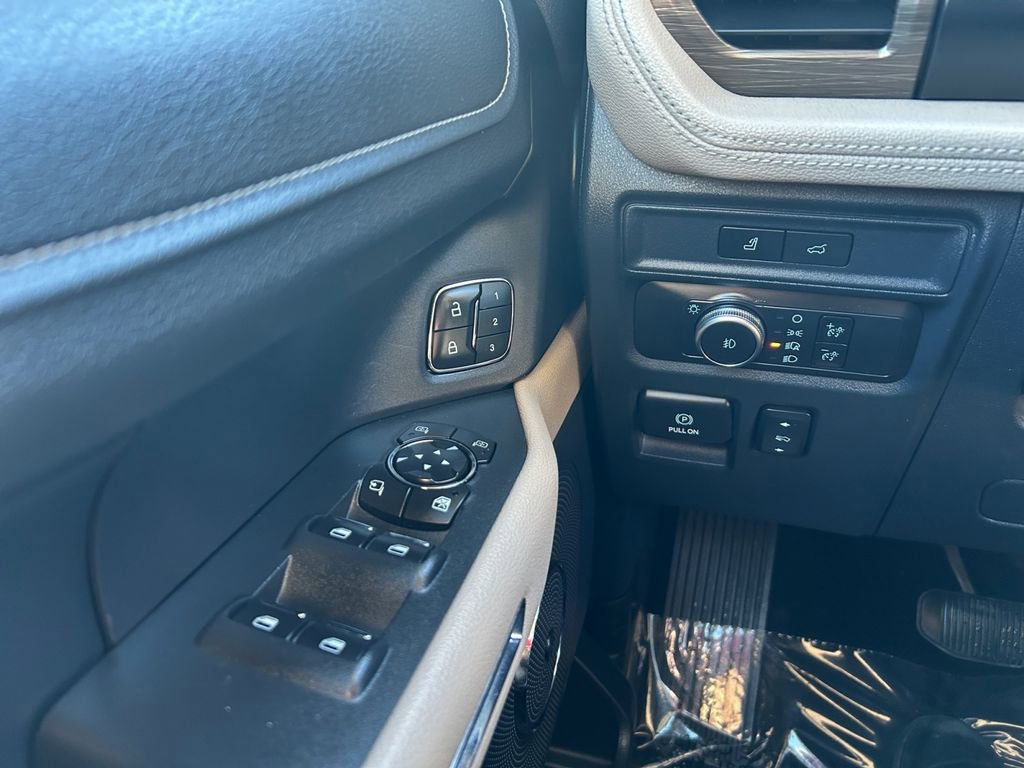 Used 2022 Ford Expedition Max Limited image 17