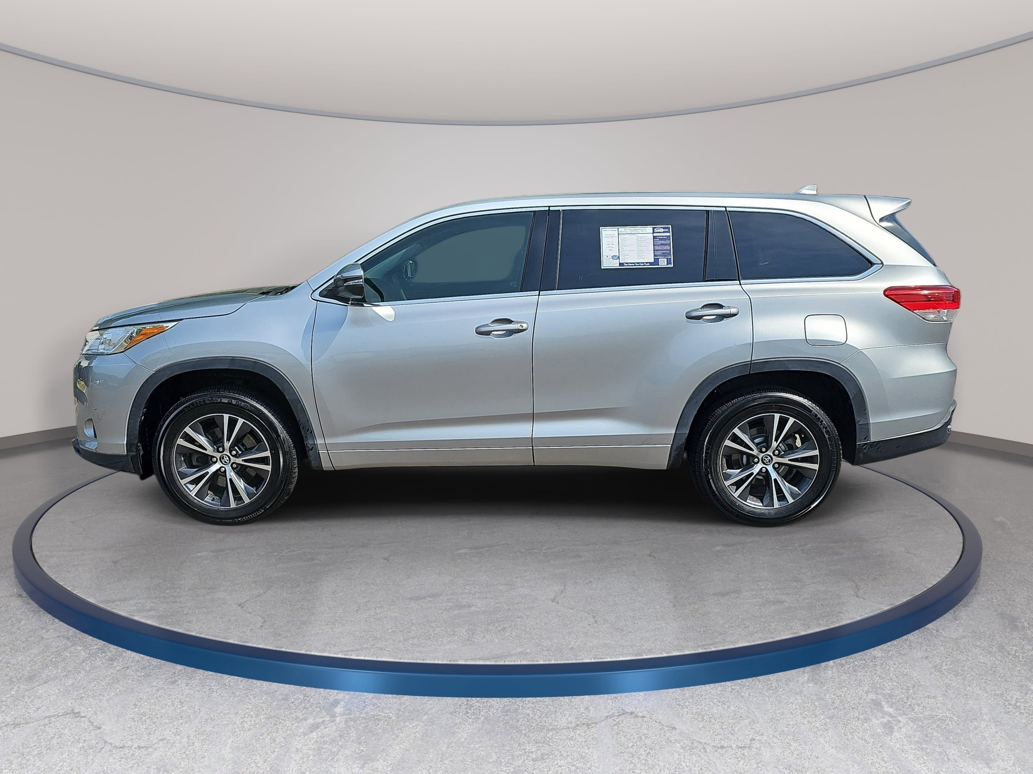 Used 2017 Toyota Highlander Plus FWD image 8