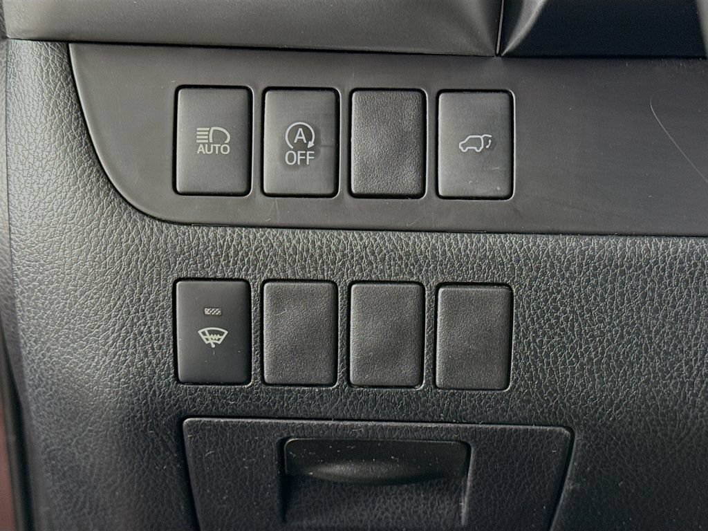 Used 2019 Toyota Highlander Plus AWD/4WD image 10