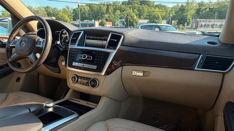 Used 2015 Mercedes-Benz GL 450 4MATIC image 35