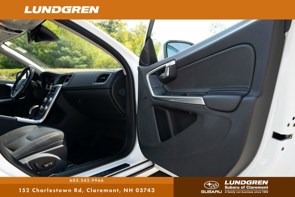 Used 2017 Volvo V60 T5 Premier w/ Convenience Package image 23