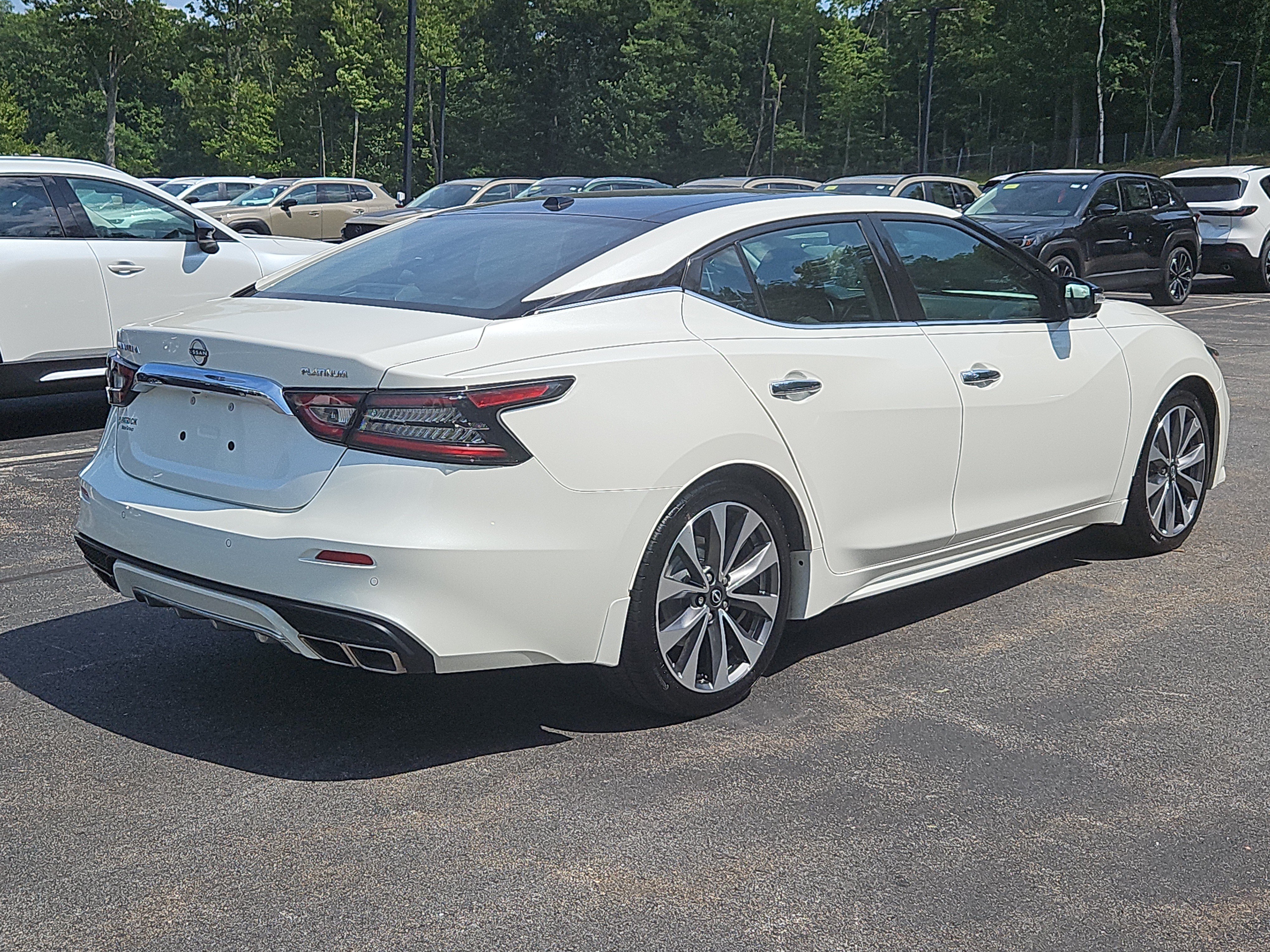 Used 2023 Nissan Maxima Platinum w/ Sport Mat Group FWD image 2