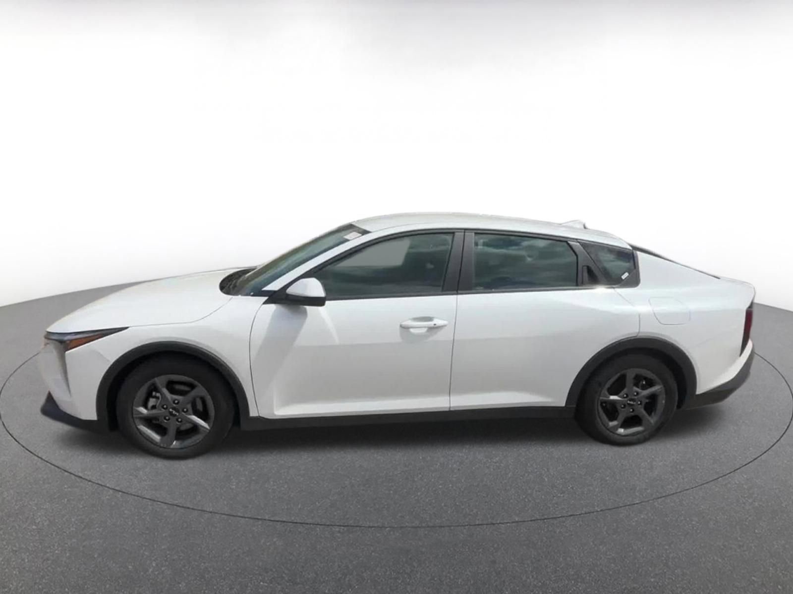 Used 2025 Kia K4 LXS image 9