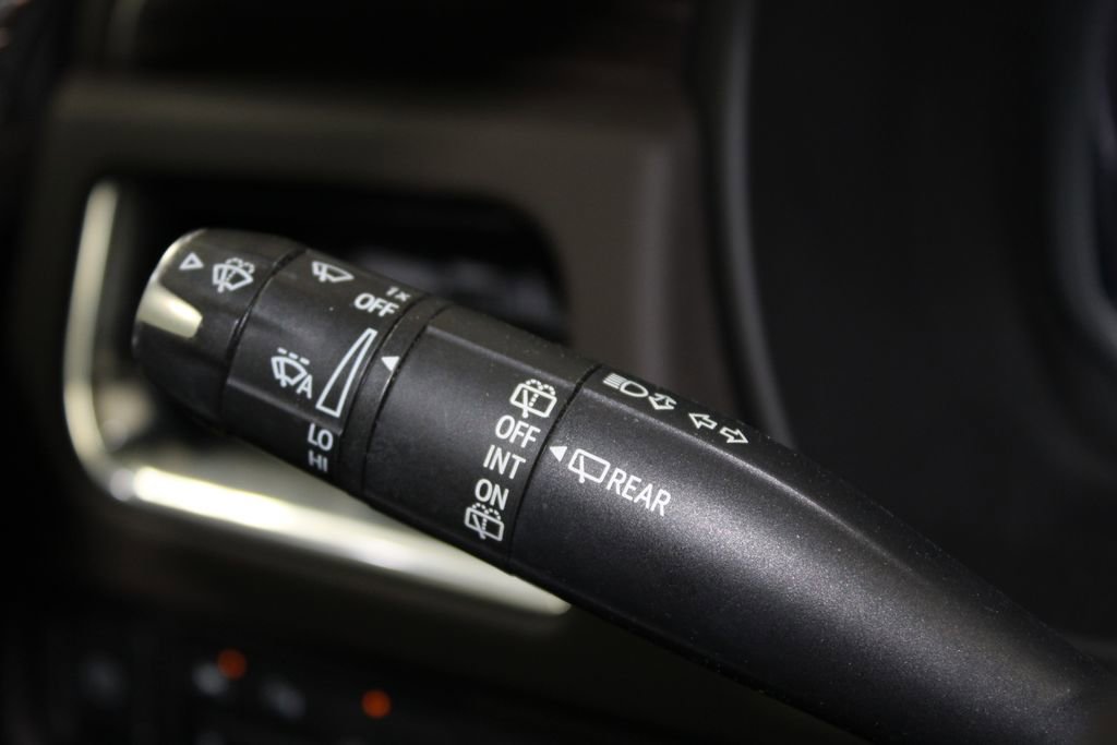 Used 2022 Chevrolet Tahoe LT w/ Luxury Package RWD image 38