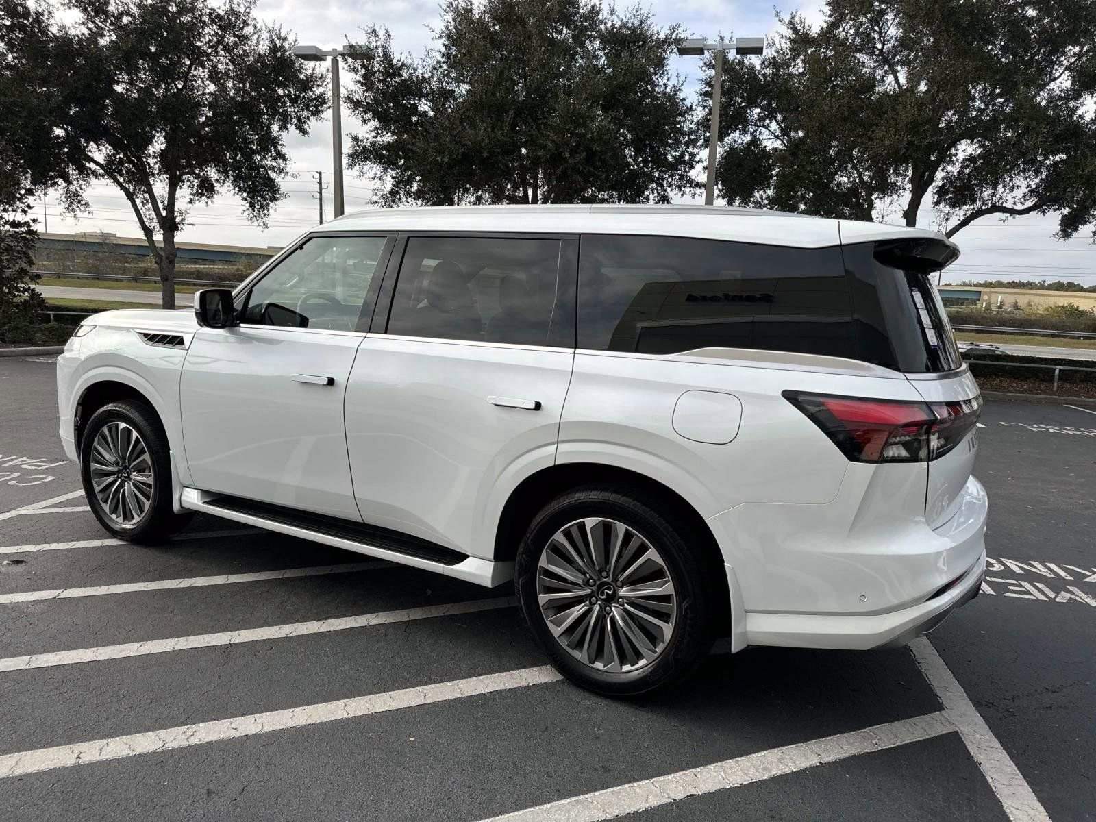 New 2026 INFINITI QX80 Luxe w/ Cargo Package image 4