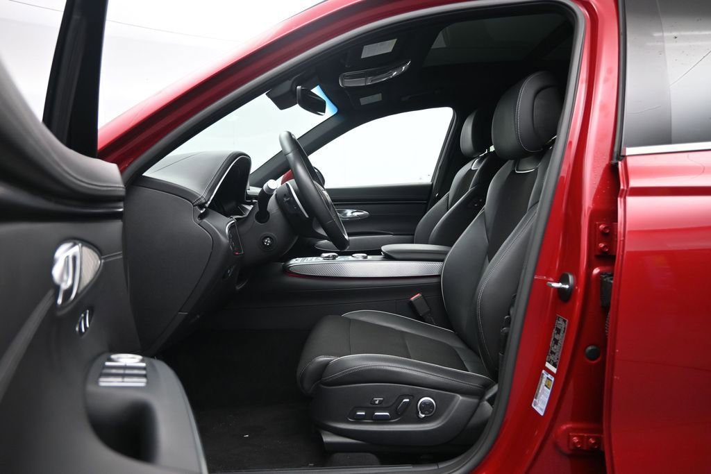 Used 2024 Genesis GV70 2.5T w/ Sport Prestige Package AWD/4WD image 23