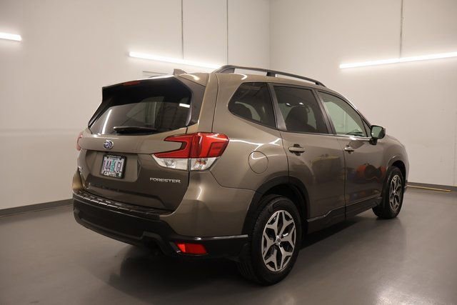 Used 2019 Subaru Forester Premium AWD/4WD image 2