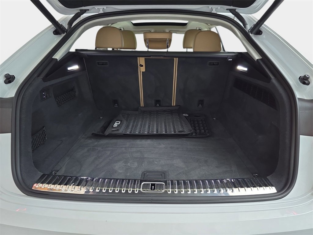 Used 2023 Audi Q8 Prestige w/ Prestige Package image 15