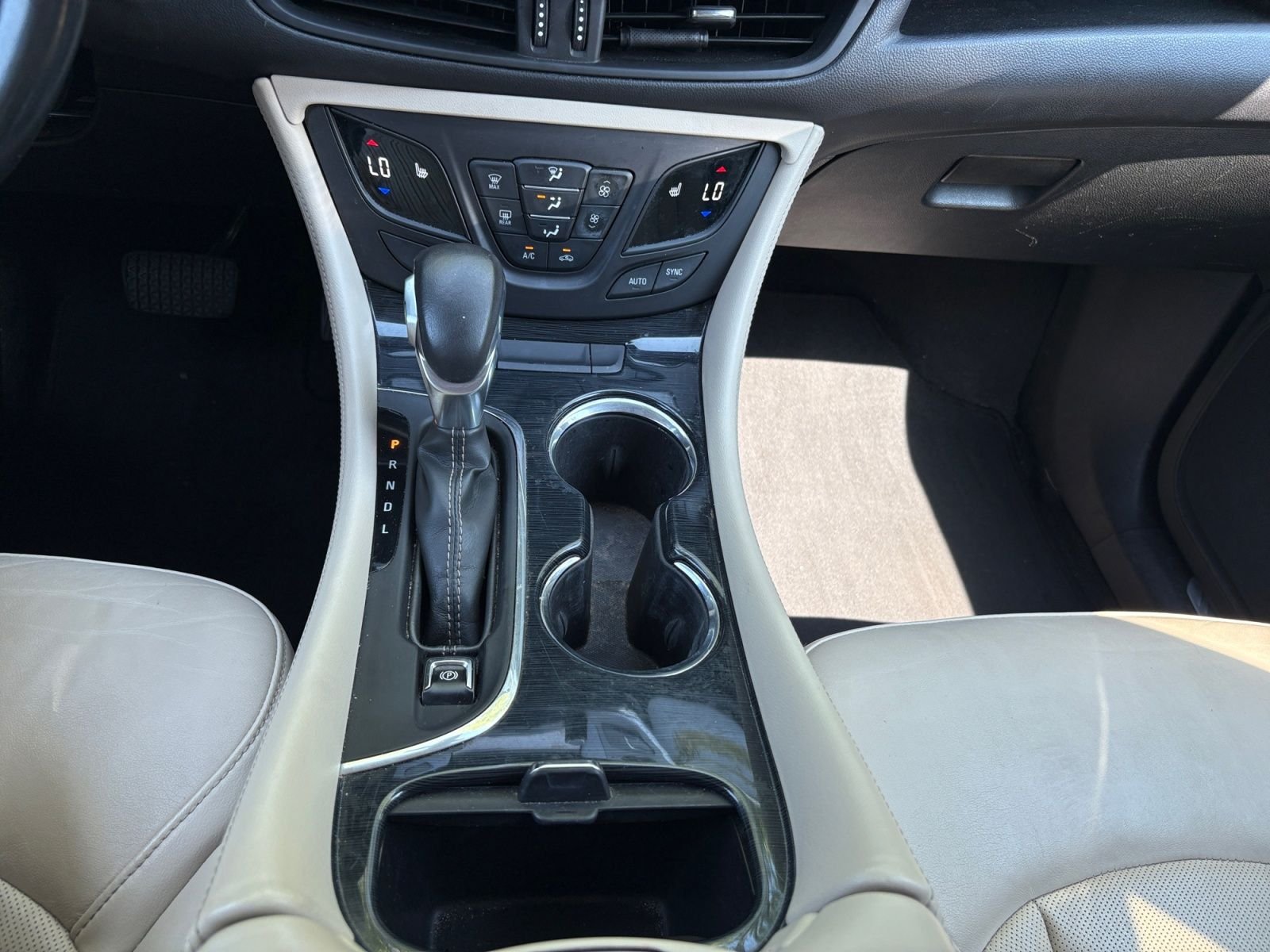 Used 2017 Buick Envision Essence w/ LPO, Cargo Package FWD image 27