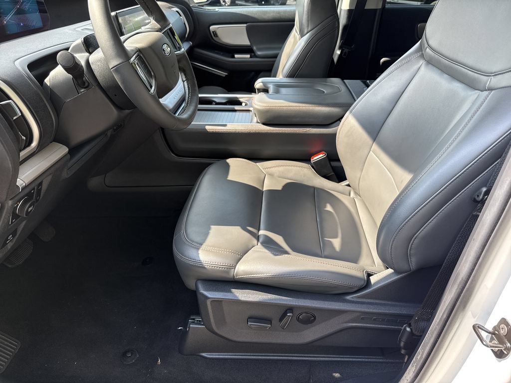 Used 2025 Ford Expedition Active AWD/4WD image 9
