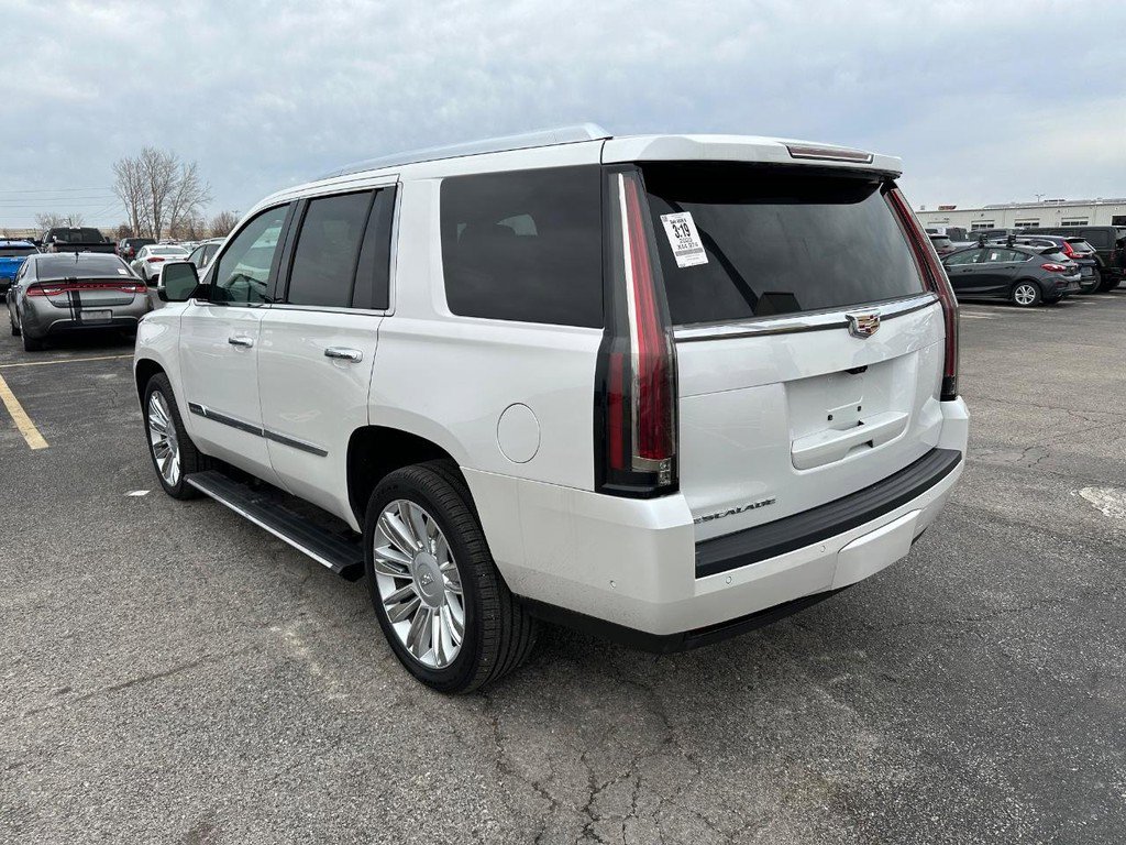 Used 2020 Cadillac Escalade Platinum image 3