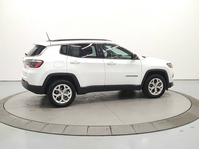 Used 2024 Jeep Compass Latitude AWD/4WD image 8