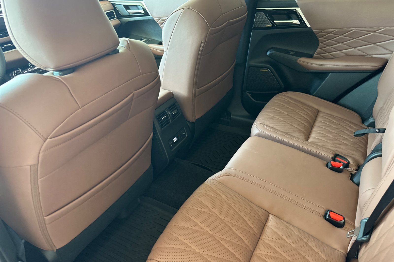 New 2025 Mitsubishi Outlander SEL image 11