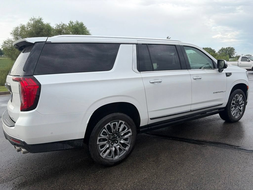 Used 2024 GMC Yukon XL Denali Ultimate w/ LPO, Floor Liner Package AWD/4WD image 4