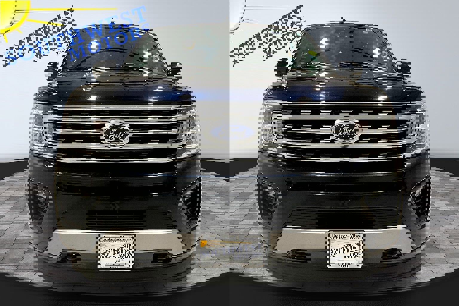 Used 2021 Ford Expedition XLT image 2