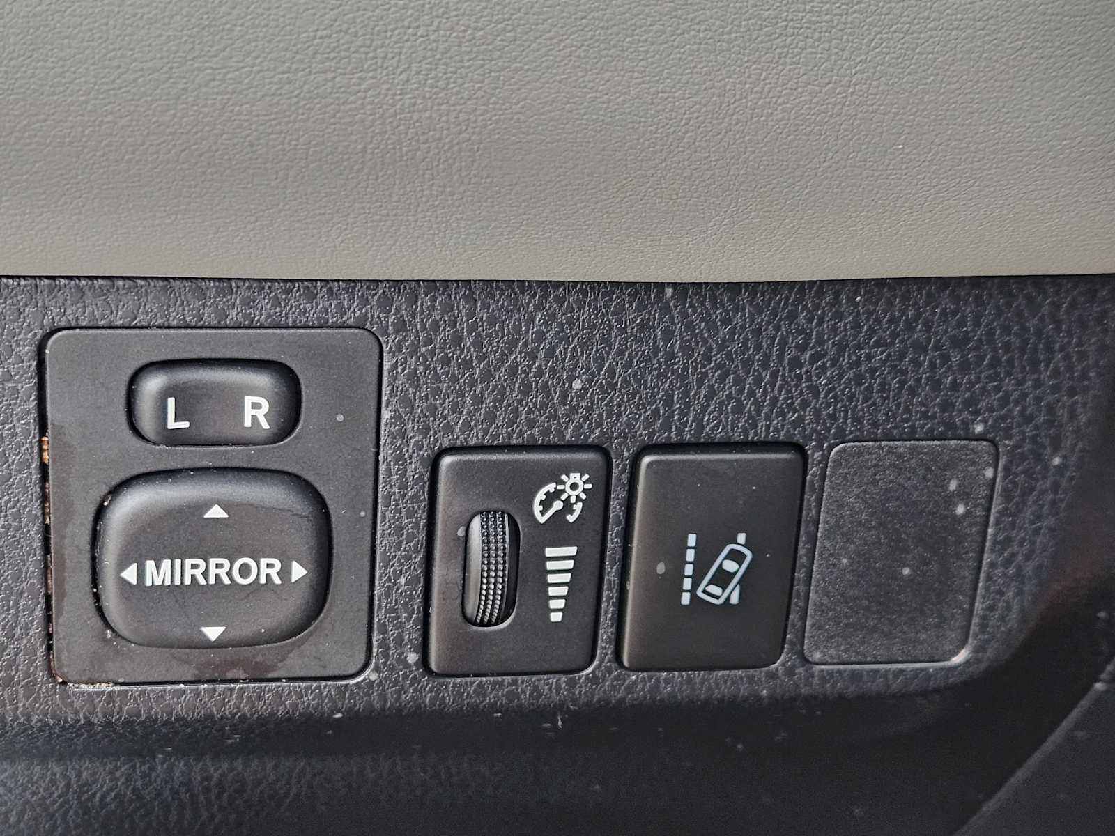 Used 2017 Toyota RAV4 XLE image 22