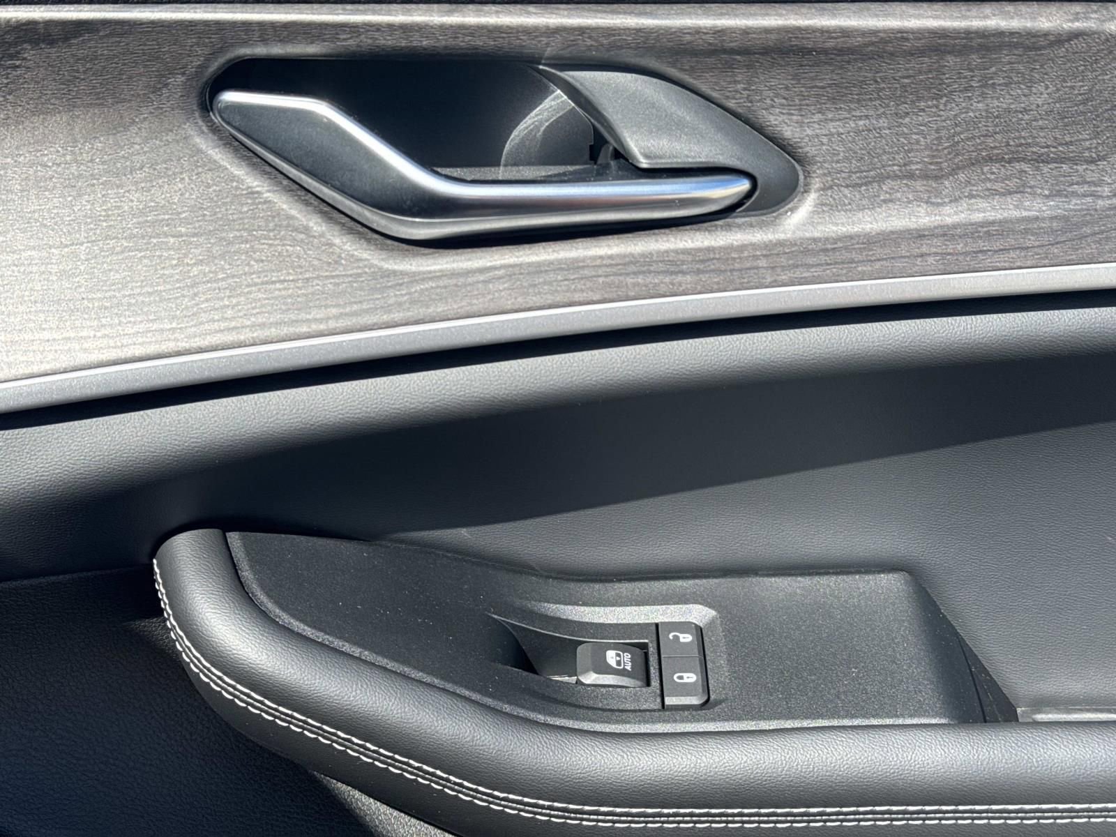 New 2026 Jeep Grand Cherokee Altitude image 15