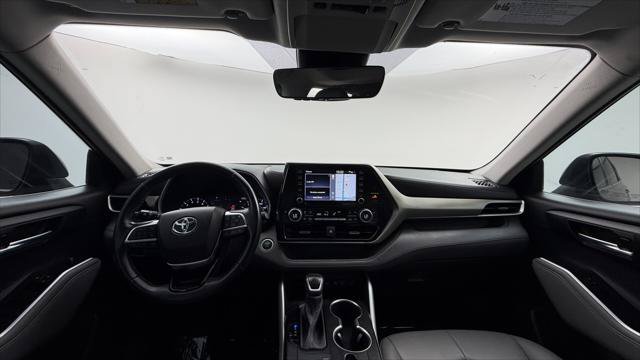 Used 2021 Toyota Highlander XLE AWD/4WD image 26