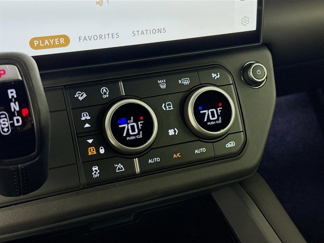Used 2026 Land Rover Defender 130 X-Dynamic SE image 18