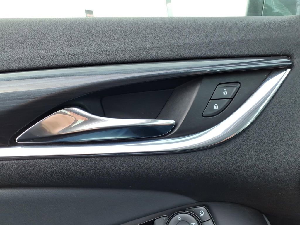 Used 2018 Buick Enclave Essence image 14