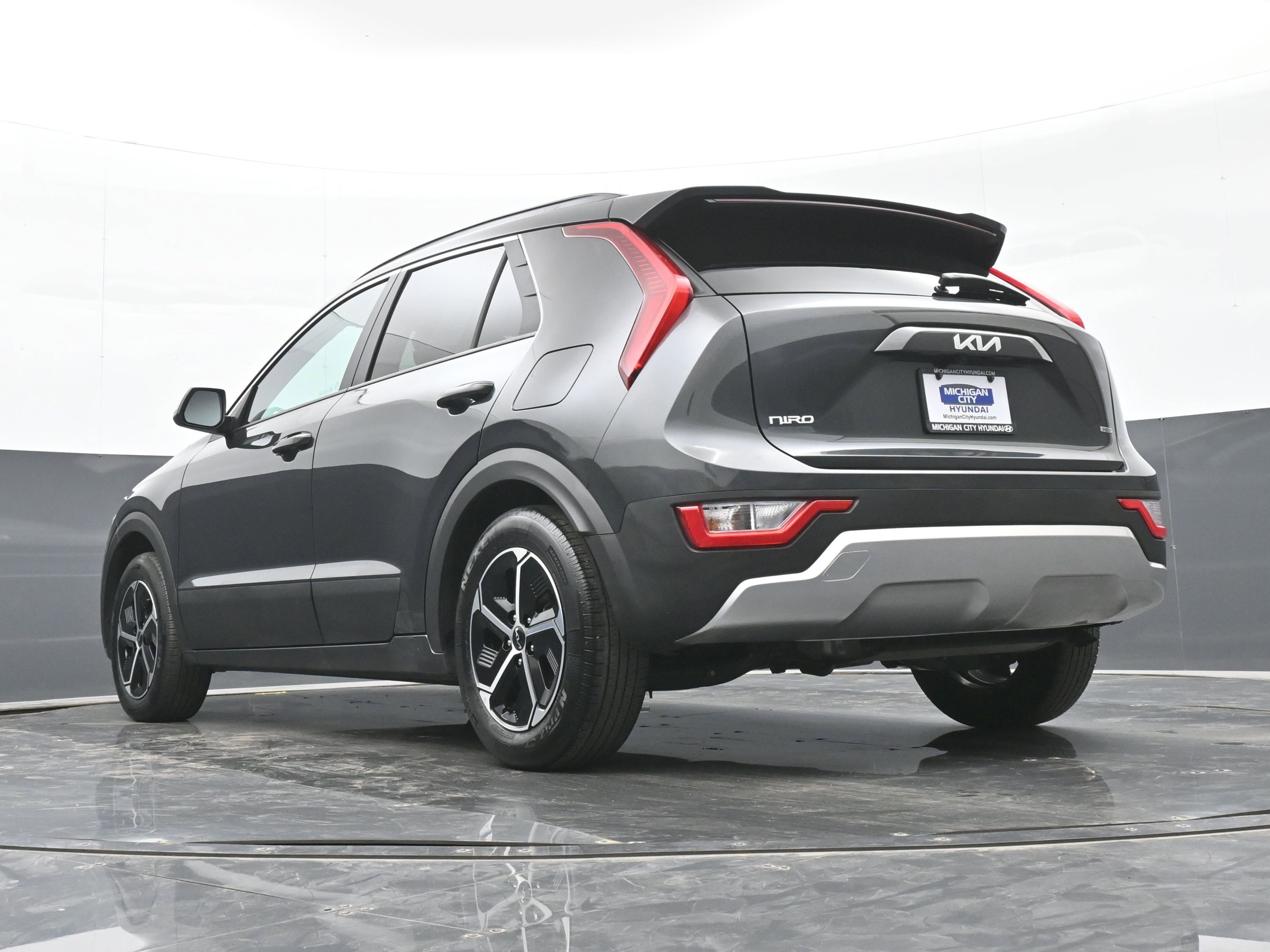 Used 2024 Kia Niro LX image 37