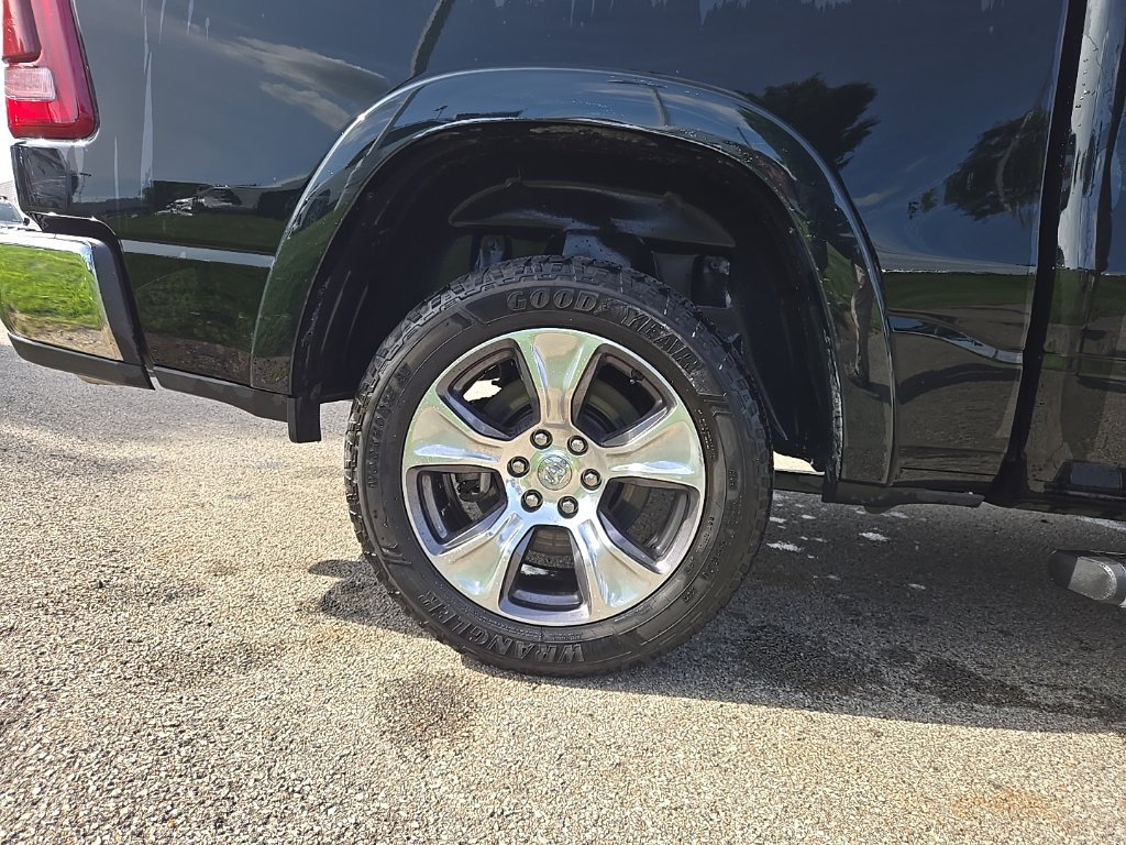 Used 2019 RAM 1500 Laramie AWD/4WD image 12