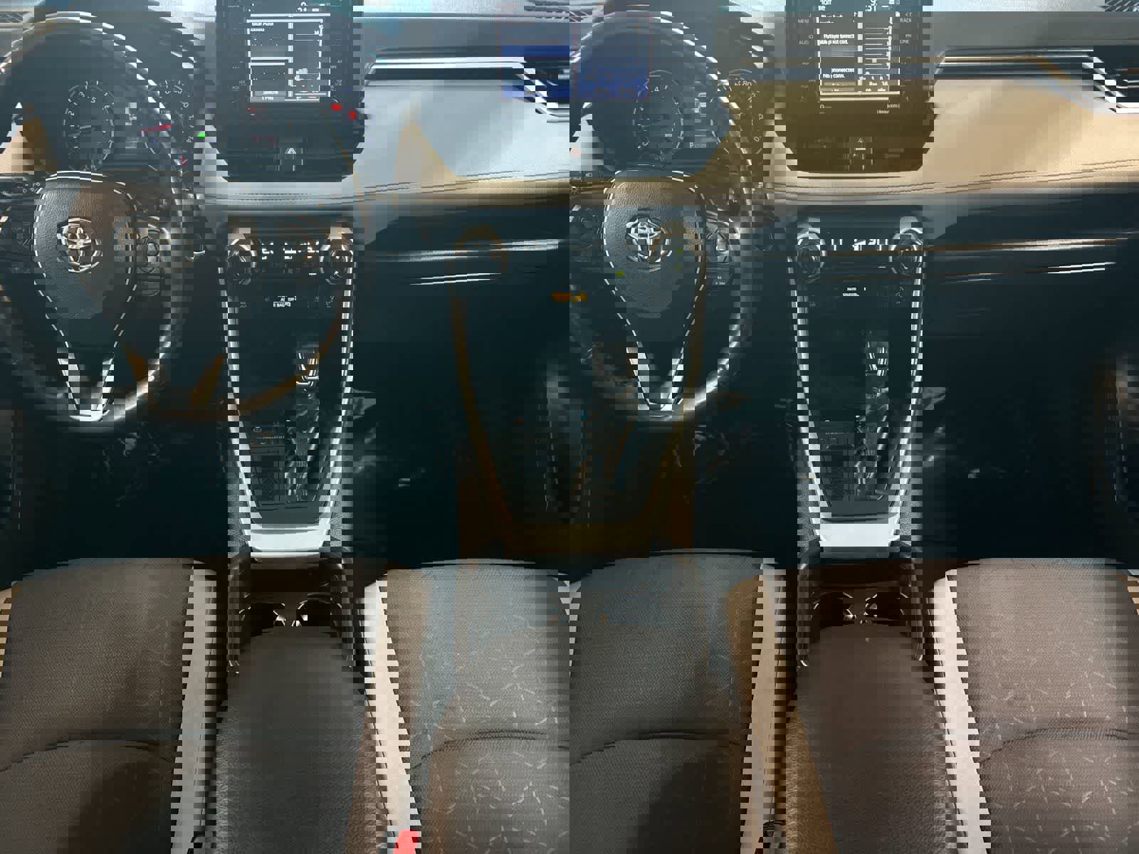 Used 2020 Toyota RAV4 XLE w/ Convenience Package image 5