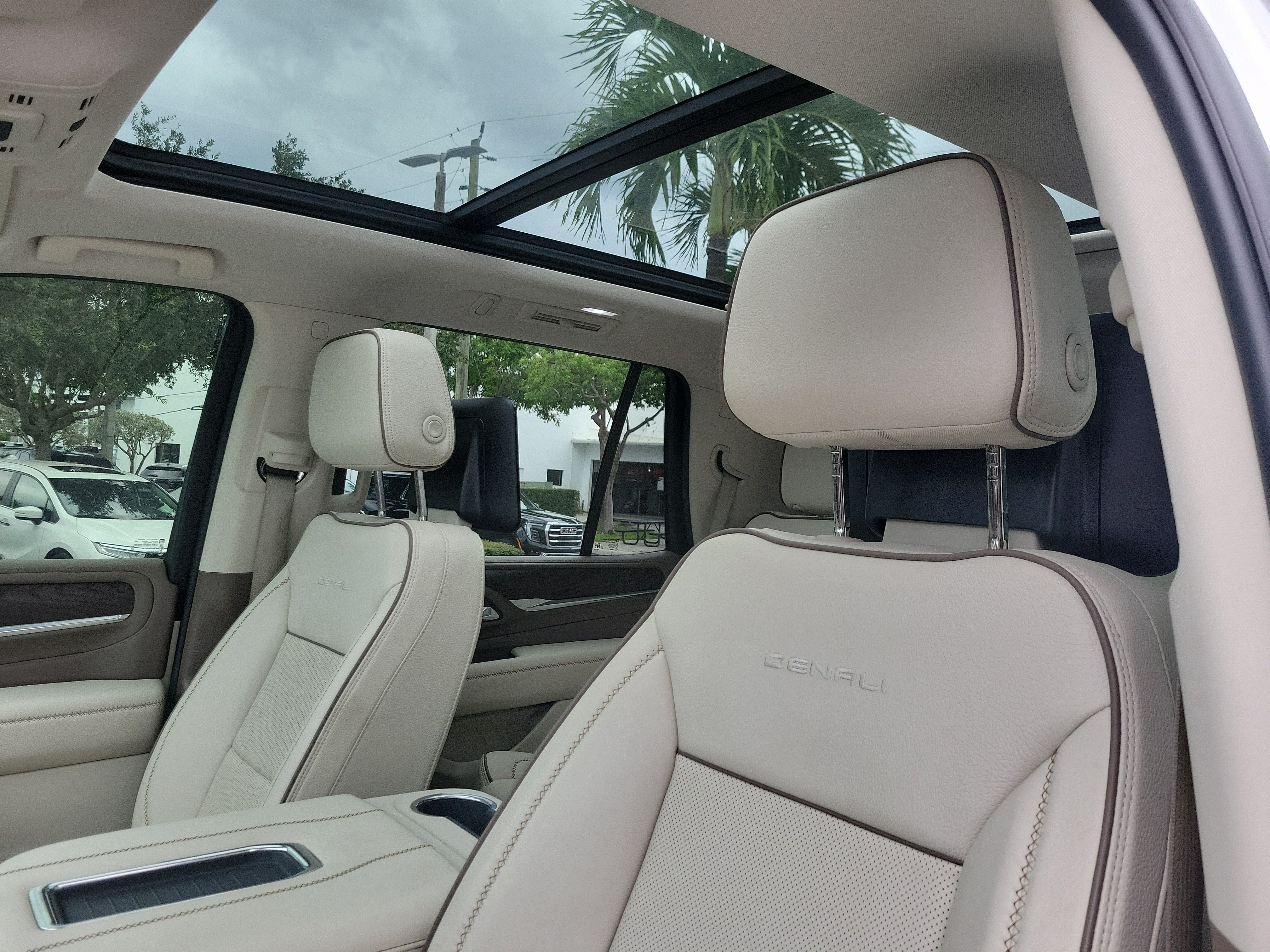 Used 2023 GMC Yukon Denali w/ Denali Reserve Package RWD image 22