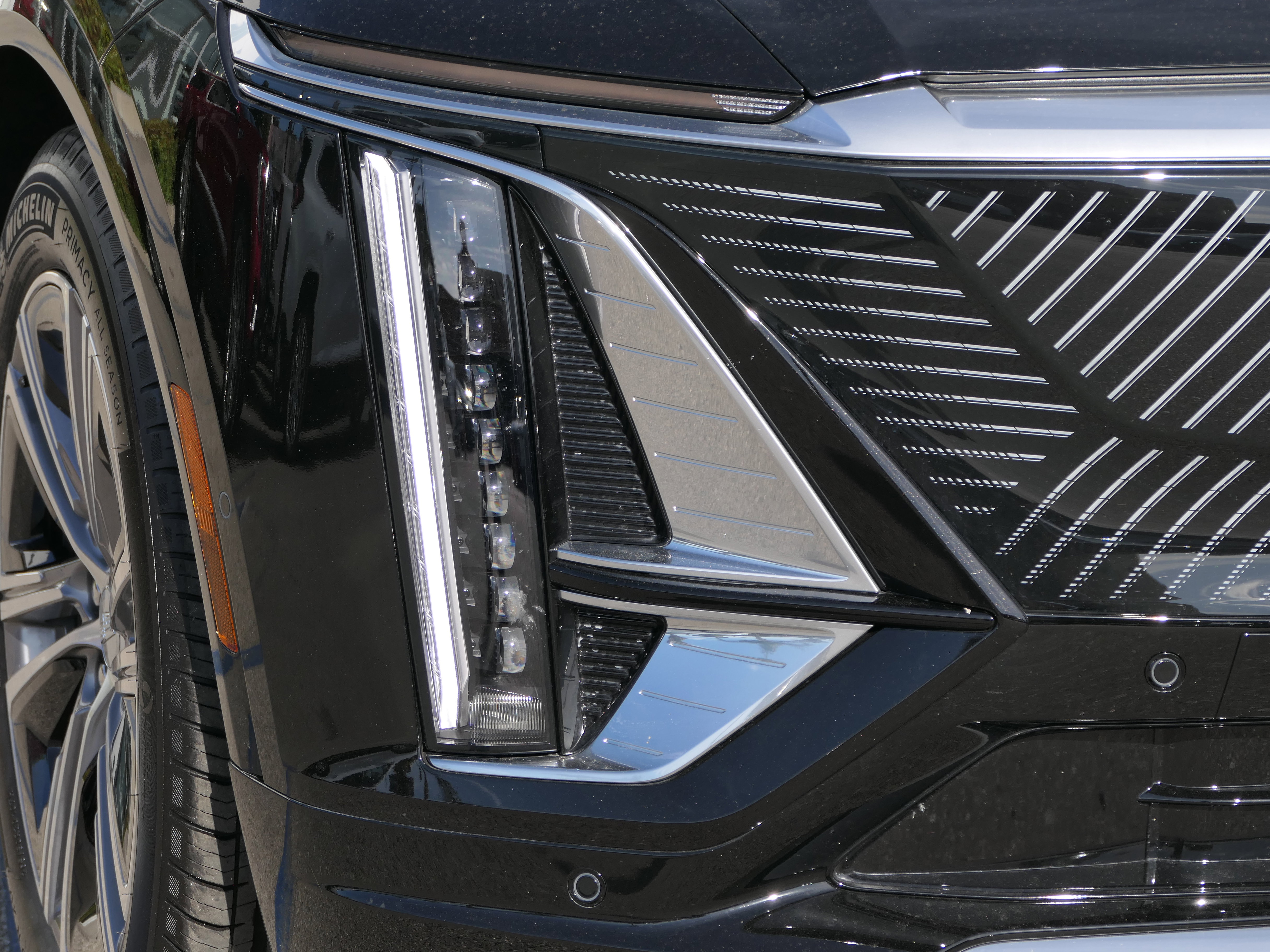 New 2026 Cadillac Lyriq Premium Luxury AWD/4WD image 10