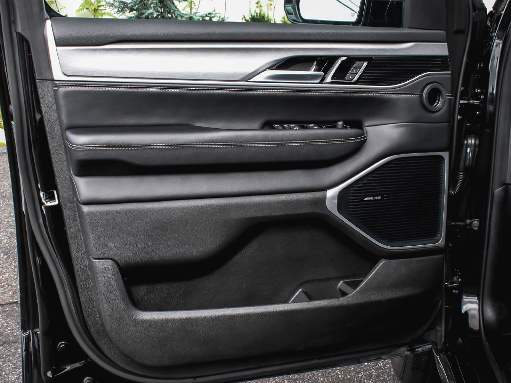 Used 2025 Jeep Wagoneer 4WD image 8