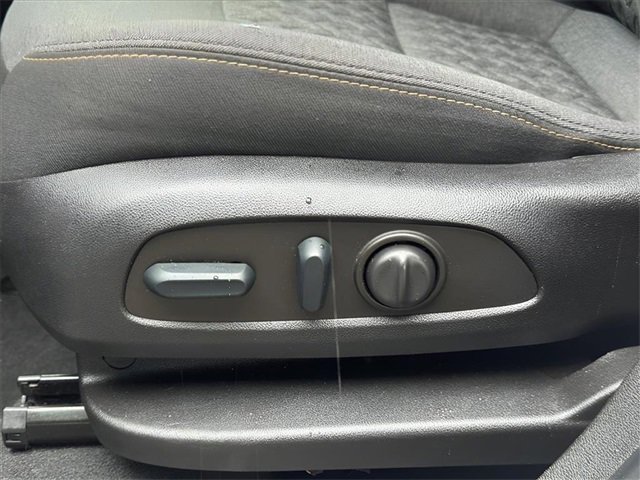 Used 2022 Chevrolet Equinox LT w/ Driver Convenience Package image 15