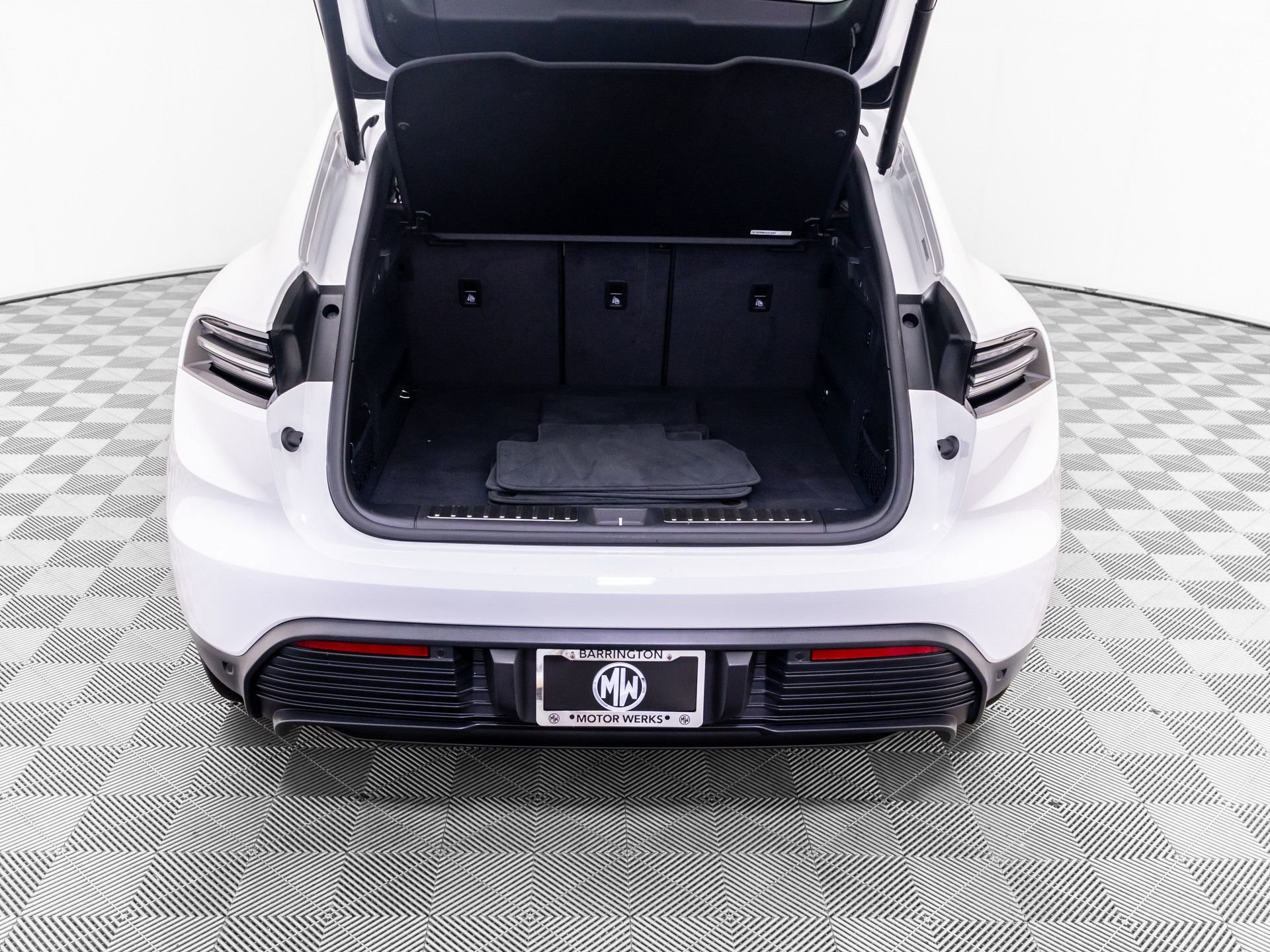 Certified 2025 Porsche Macan 4S Electric image 35