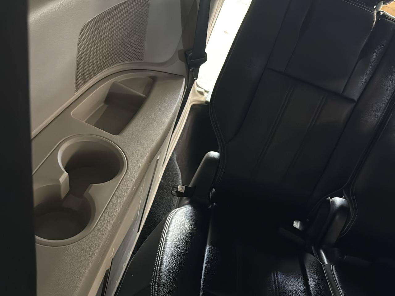 Used 2015 Chrysler Town & Country Touring FWD image 45