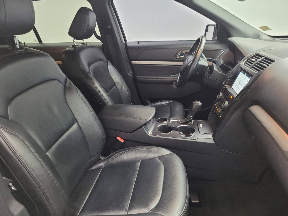 Used 2018 Ford Explorer XLT w/ Equipment Group 202A FWD image 21