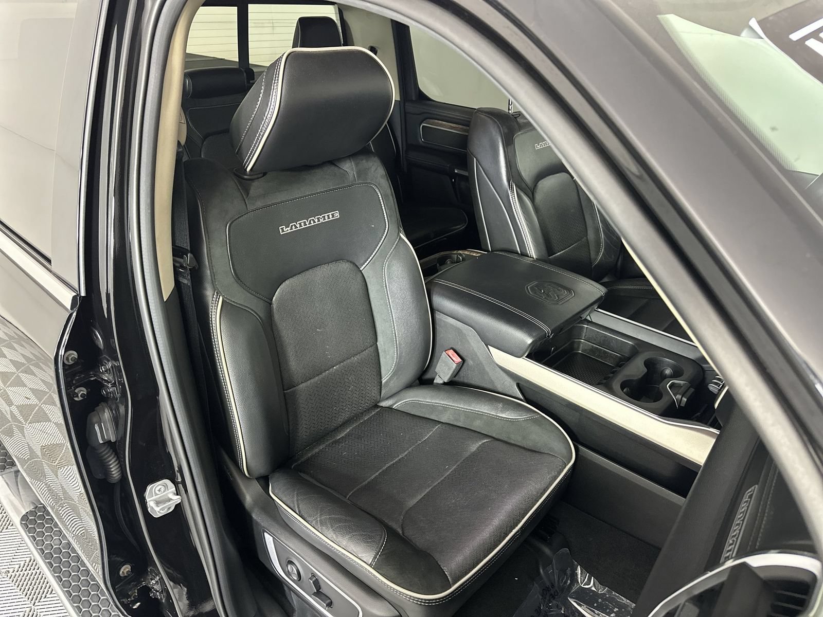 Used 2019 RAM 1500 Laramie AWD/4WD image 27