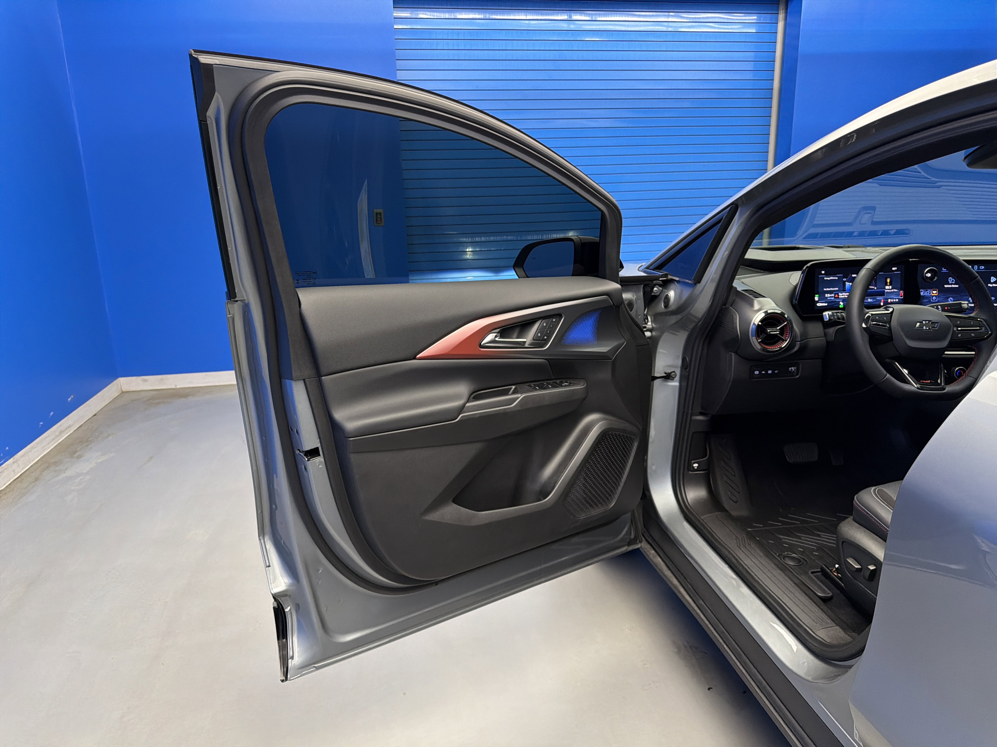 Used 2025 Chevrolet Equinox EV RS w/ Convenience Package II FWD image 10