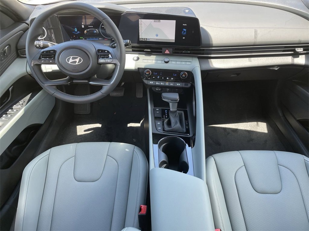 New 2025 Hyundai Elantra Limited image 3