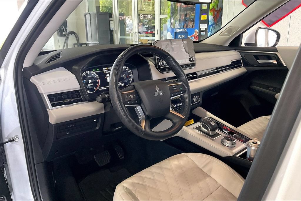Used 2024 Mitsubishi Outlander SEL AWD/4WD image 4