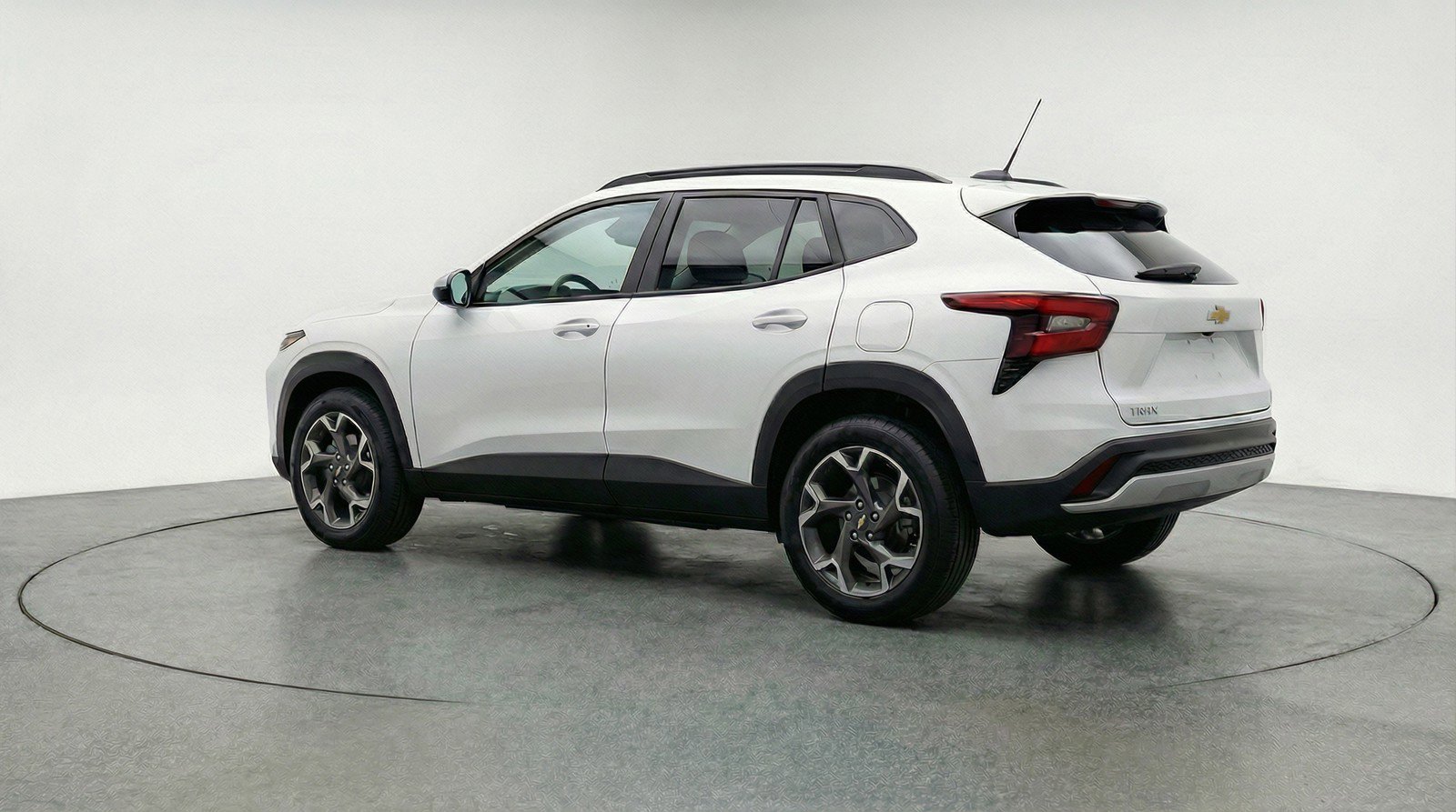 Used 2025 Chevrolet Trax LT w/ LT Convenience Package image 6