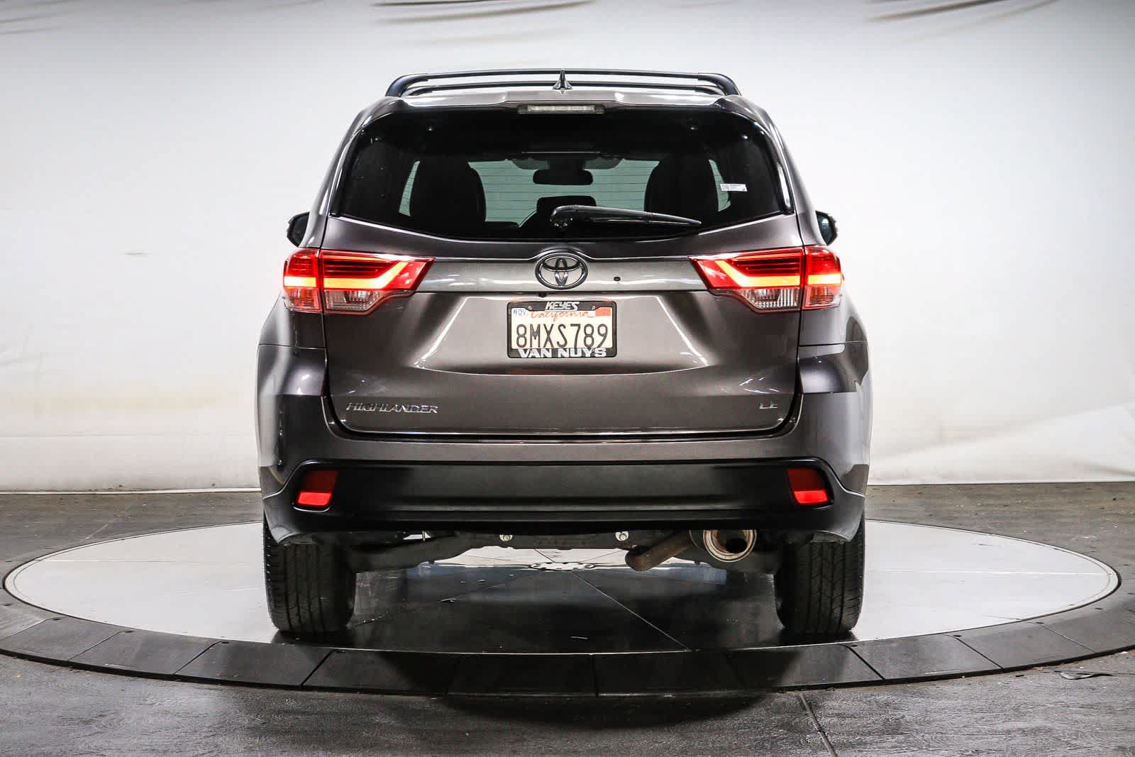 Certified 2019 Toyota Highlander Plus w/ Carpet Mat Package (TMS) FWD image 3