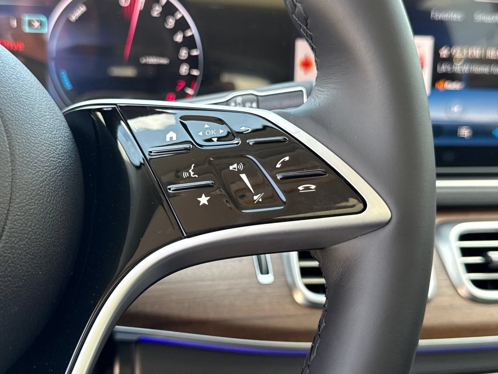 New 2026 Mercedes-Benz GLE 450e 4MATIC image 24