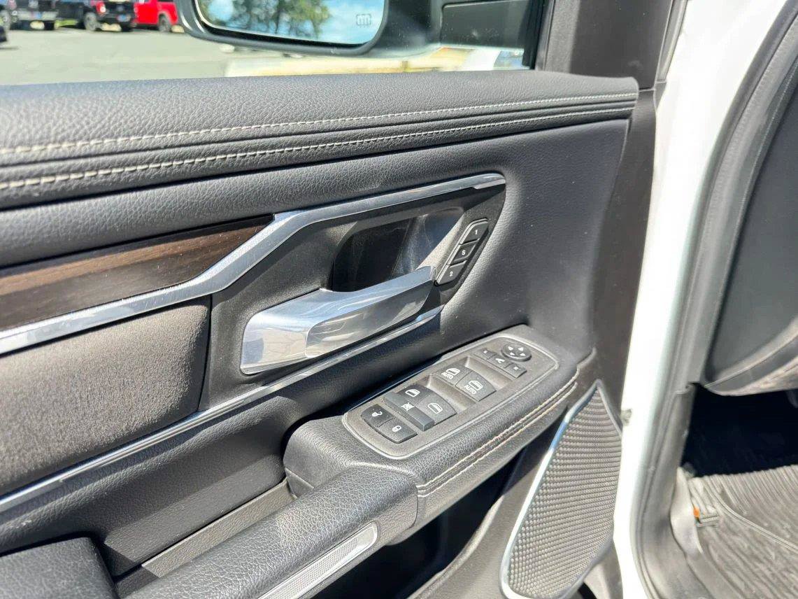 Used 2022 RAM 1500 Laramie AWD/4WD image 11