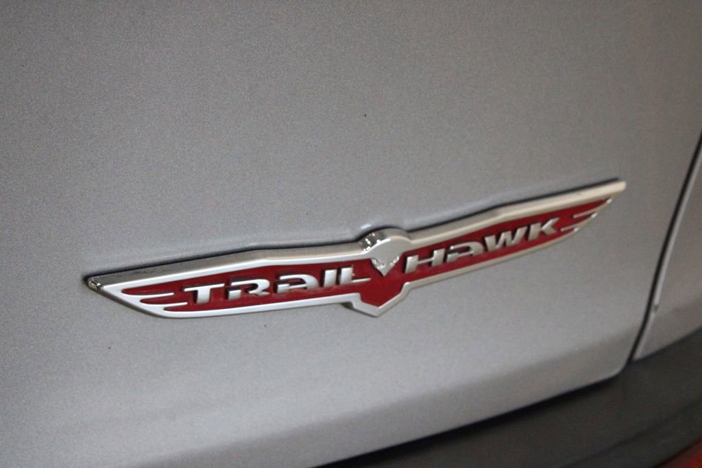 Used 2016 Jeep Cherokee Trailhawk image 40