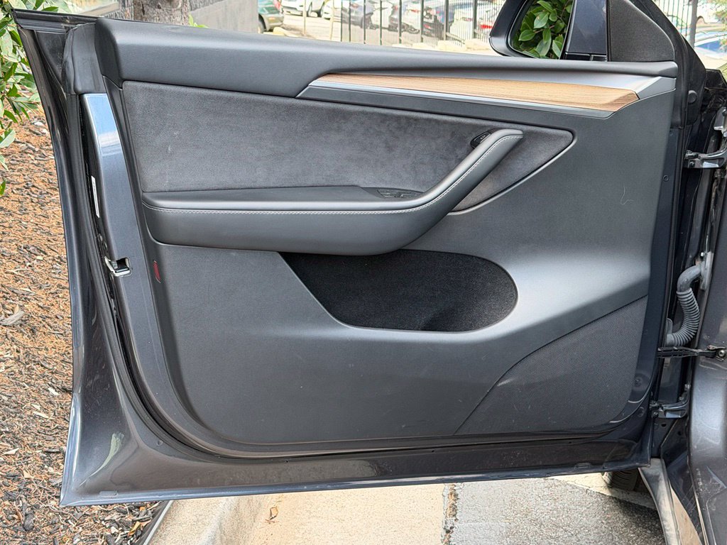 Used 2023 Tesla Model Y 2WD image 28