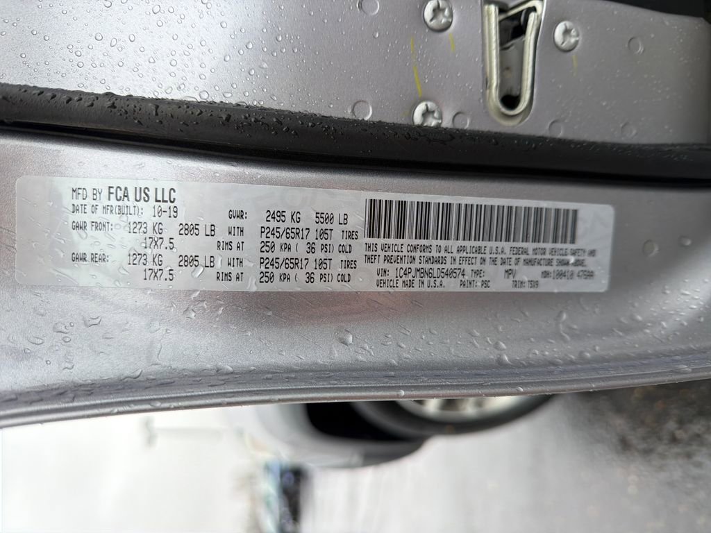 Used 2020 Jeep Cherokee Trailhawk w/ Cold Weather Group image 28