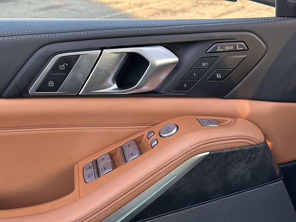 Used 2023 BMW X7 xDrive40i w/ Premium Package image 21